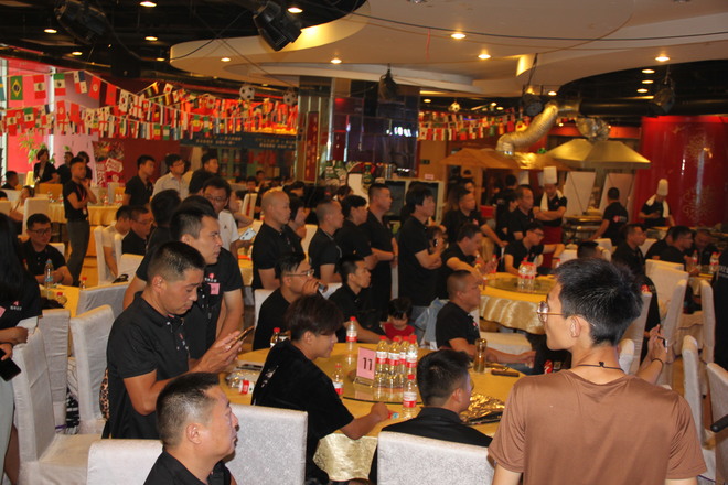 疯狂烤翅加盟商大会